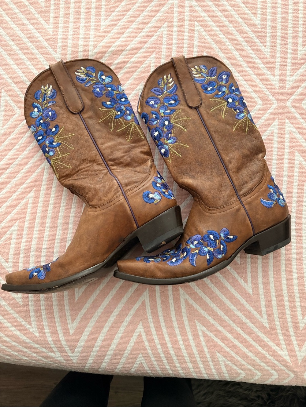 Old Gringo Women’s Cowboy Boots with Blue Floral Embroidery sz 10